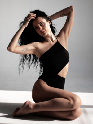 Asimetričan bodi sa bretelama